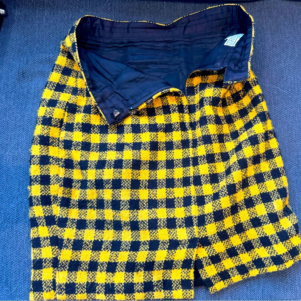 Super Cute Vintage Wool Checkered Mini - Picture 4 of 6